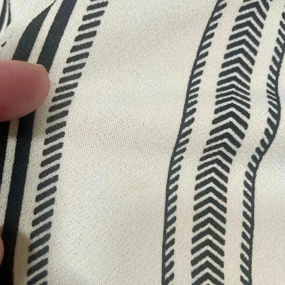 Candie’s Women’s Striped Blk/Wht Keyhole Halter Slit Bottom Maxi Dress SZ XS - Picture 11 of 11